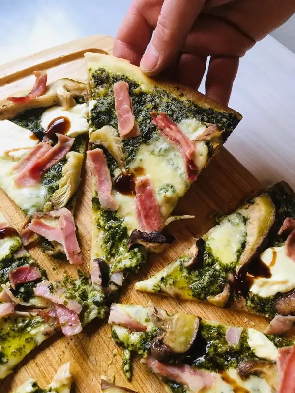 Pizza maison à la farine d'épeautre et pesto