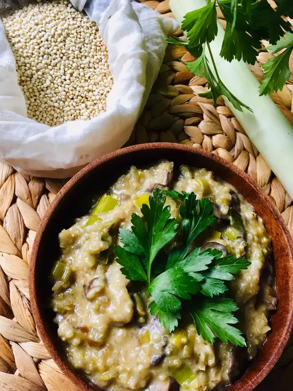 Risotto de quinoa aux poireaux, champignons et tahini